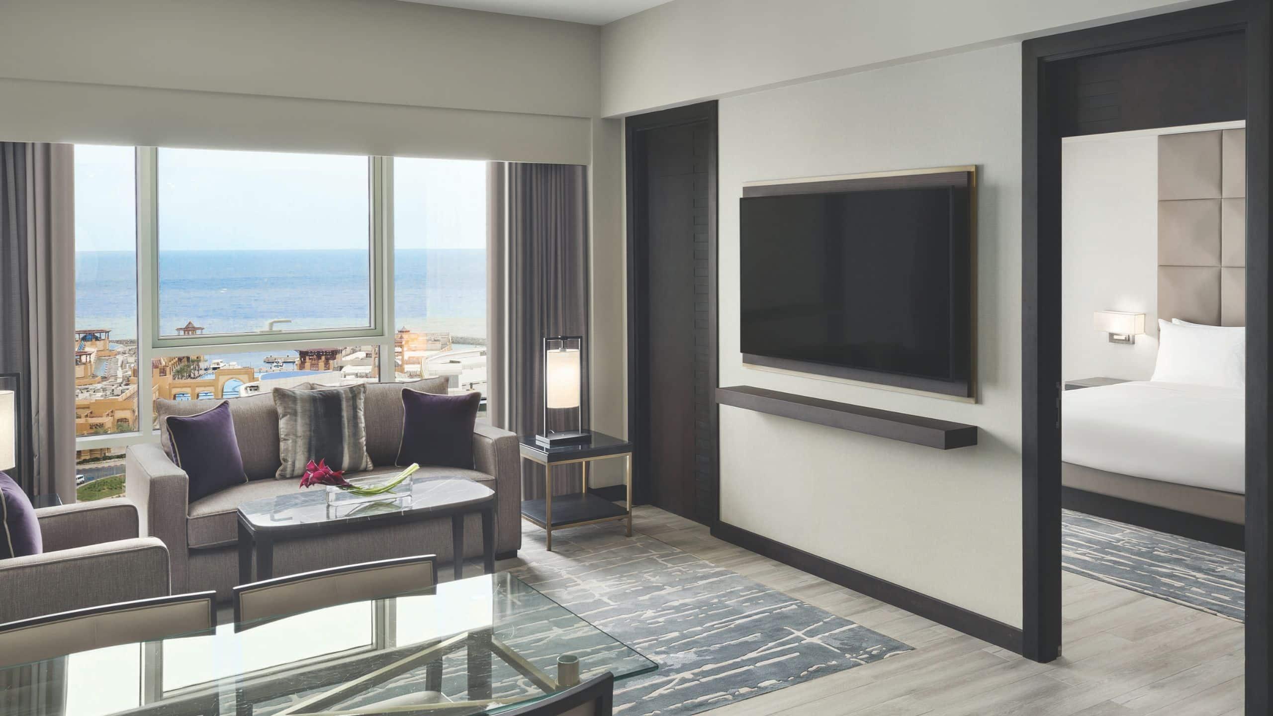 Hyatt Regency Al Kout Mall Kuvait Kültér fotó A suite at the hotel