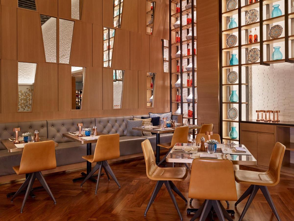 Hyatt Regency Al Kout Mall Kuvait Kültér fotó The interior of the restaurant